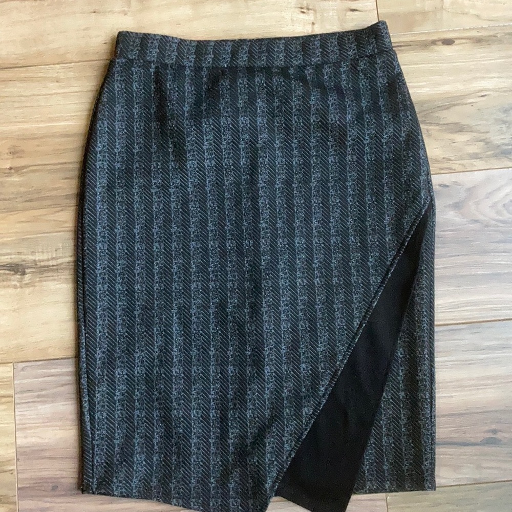 Maurices Small Skirt Black and White